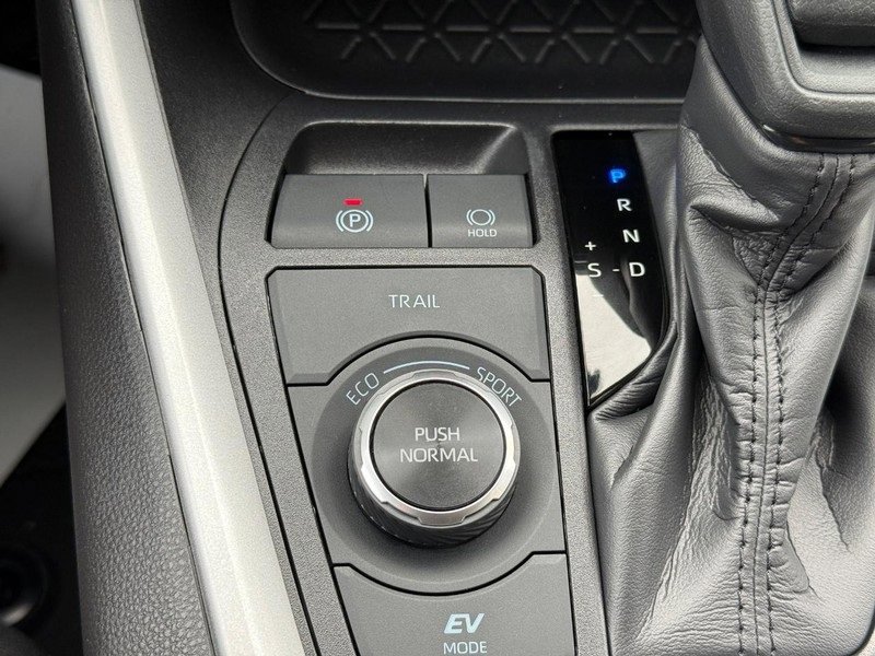 Used 2025 Toyota RAV4 Woodland Edition image 28
