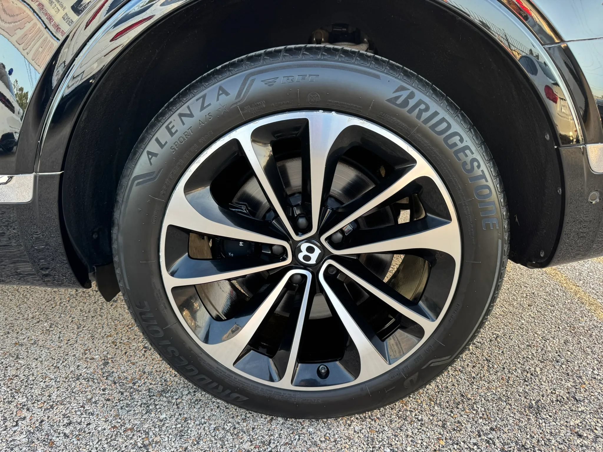 Used 2018 Bentley Bentayga AWD/4WD image 15