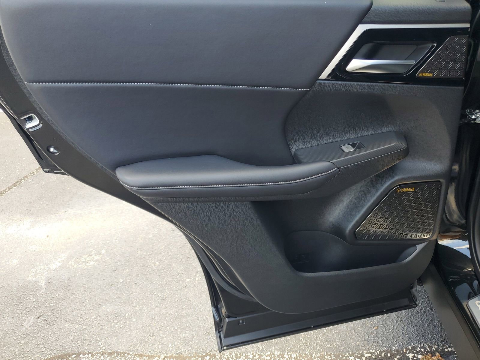 New 2025 Mitsubishi Outlander SE image 23