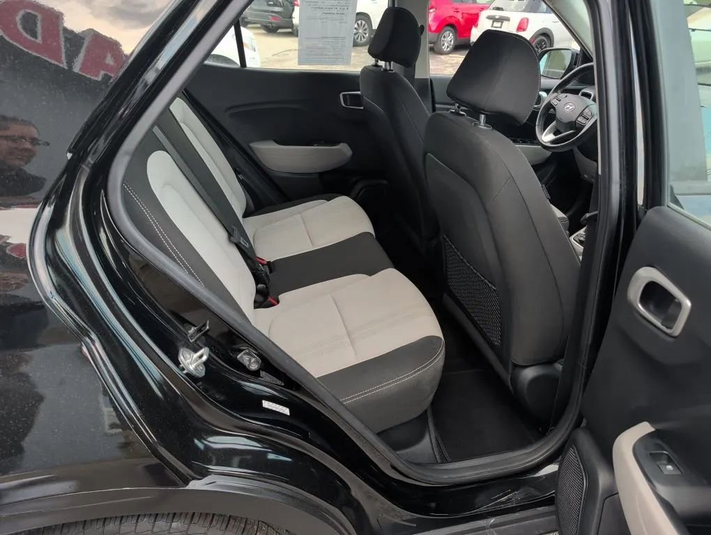 Used 2022 Hyundai Venue SEL FWD image 26