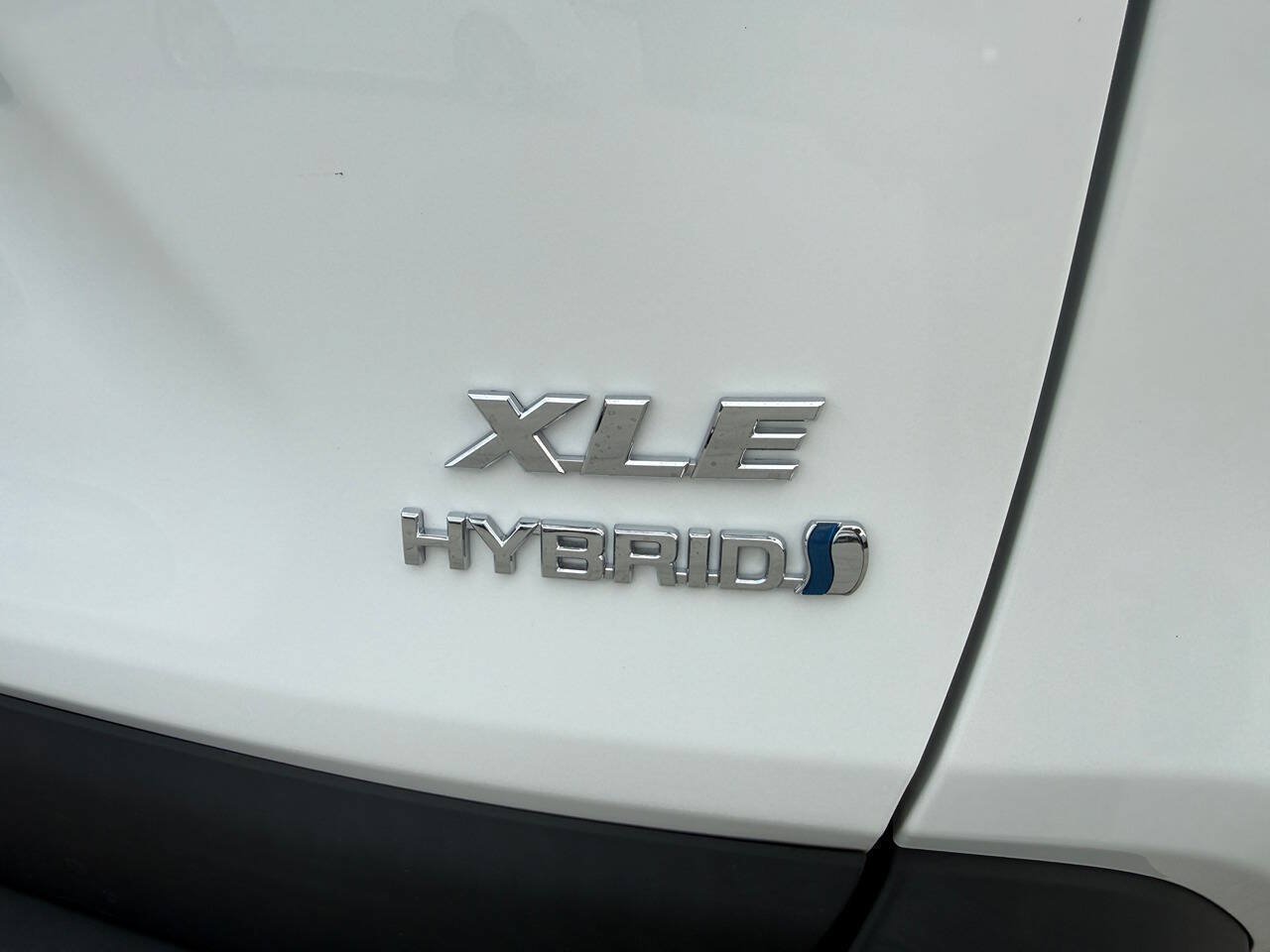 Used 2021 Toyota RAV4 XLE AWD/4WD image 9