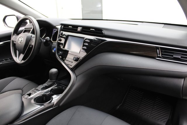 Used 2020 Toyota Camry LE FWD image 4