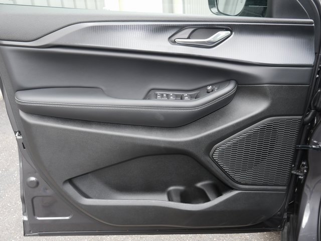 New 2025 Jeep Grand Cherokee Laredo image 12