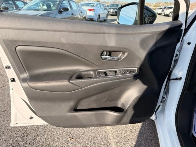 New 2025 Nissan Versa SR w/ Trunk Package image 10