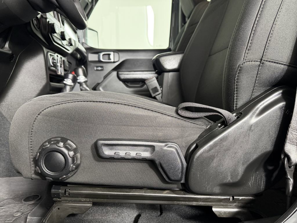 Used 2023 Jeep Wrangler Unlimited AWD/4WD image 15