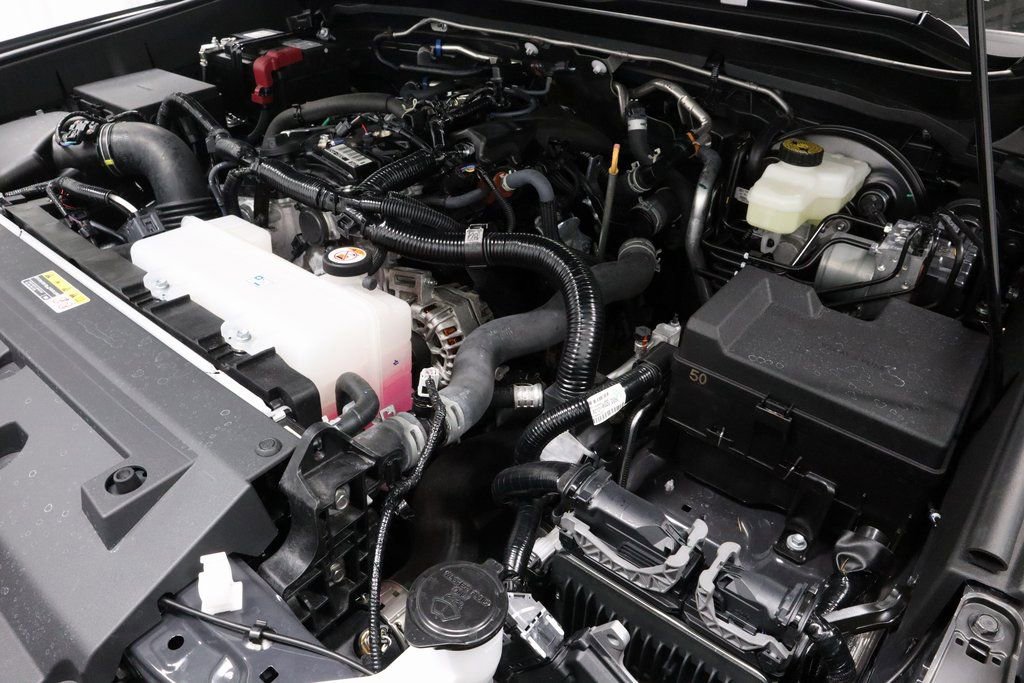 Used 2025 Toyota Tacoma SR5 image 33