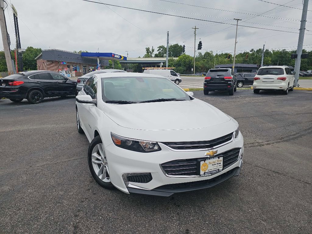 Used 2017 Chevrolet Malibu LT image 3