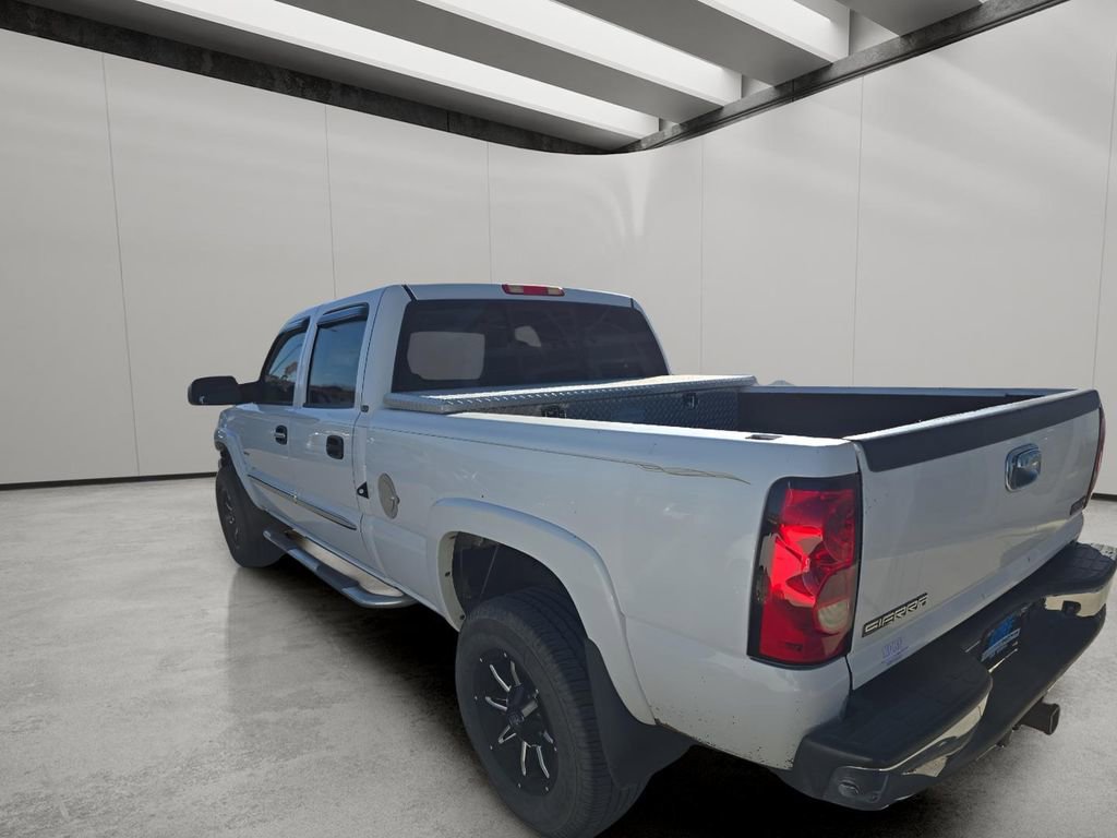 Used 2004 GMC Sierra 2500 SLT w/ Heavy-Duty Power Package image 3