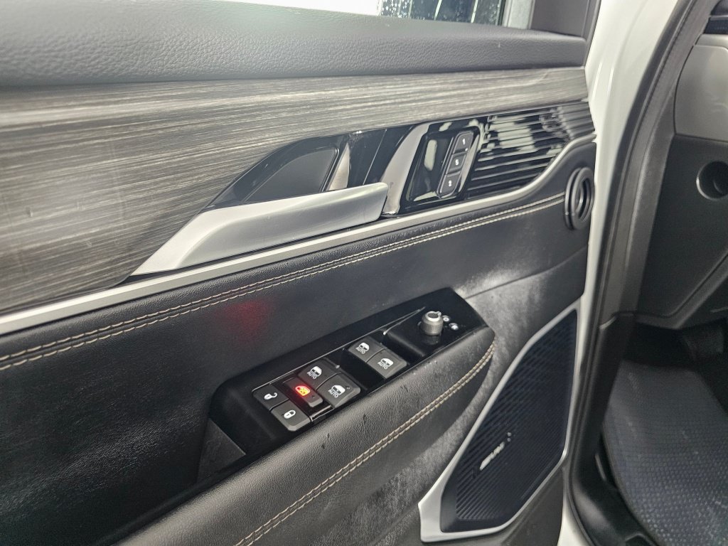 Used 2024 Jeep Wagoneer Series II AWD/4WD image 19