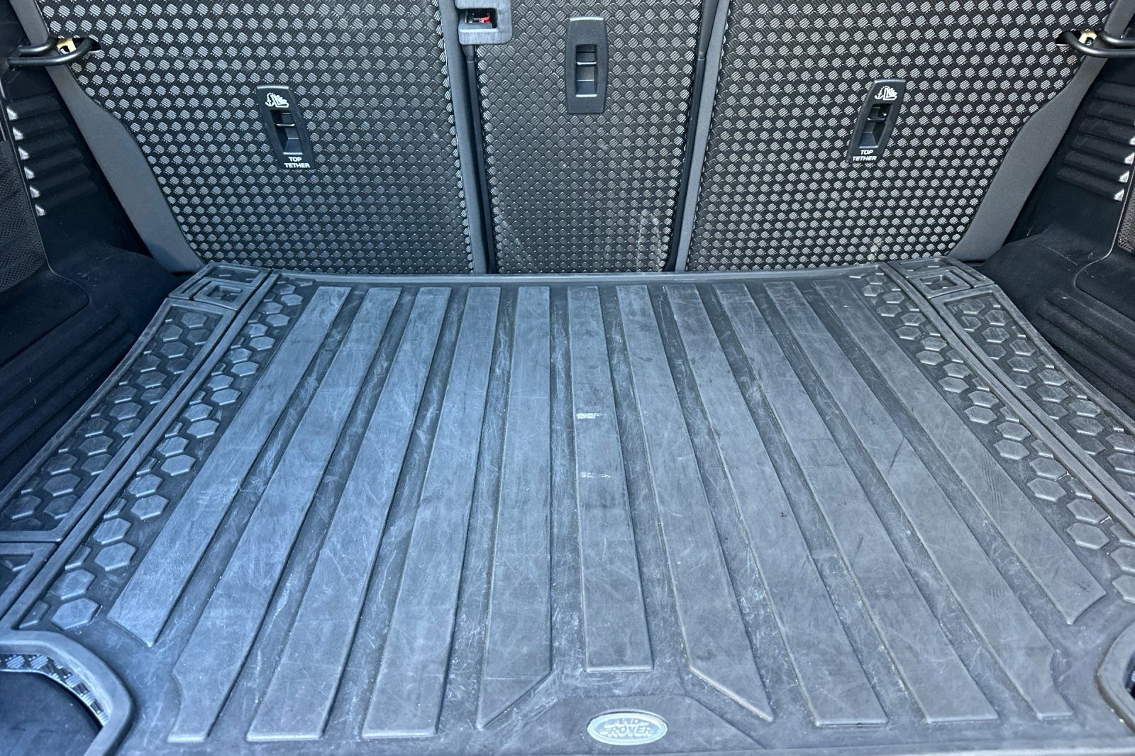 Used 2023 Land Rover Defender 110 X-Dynamic SE image 18