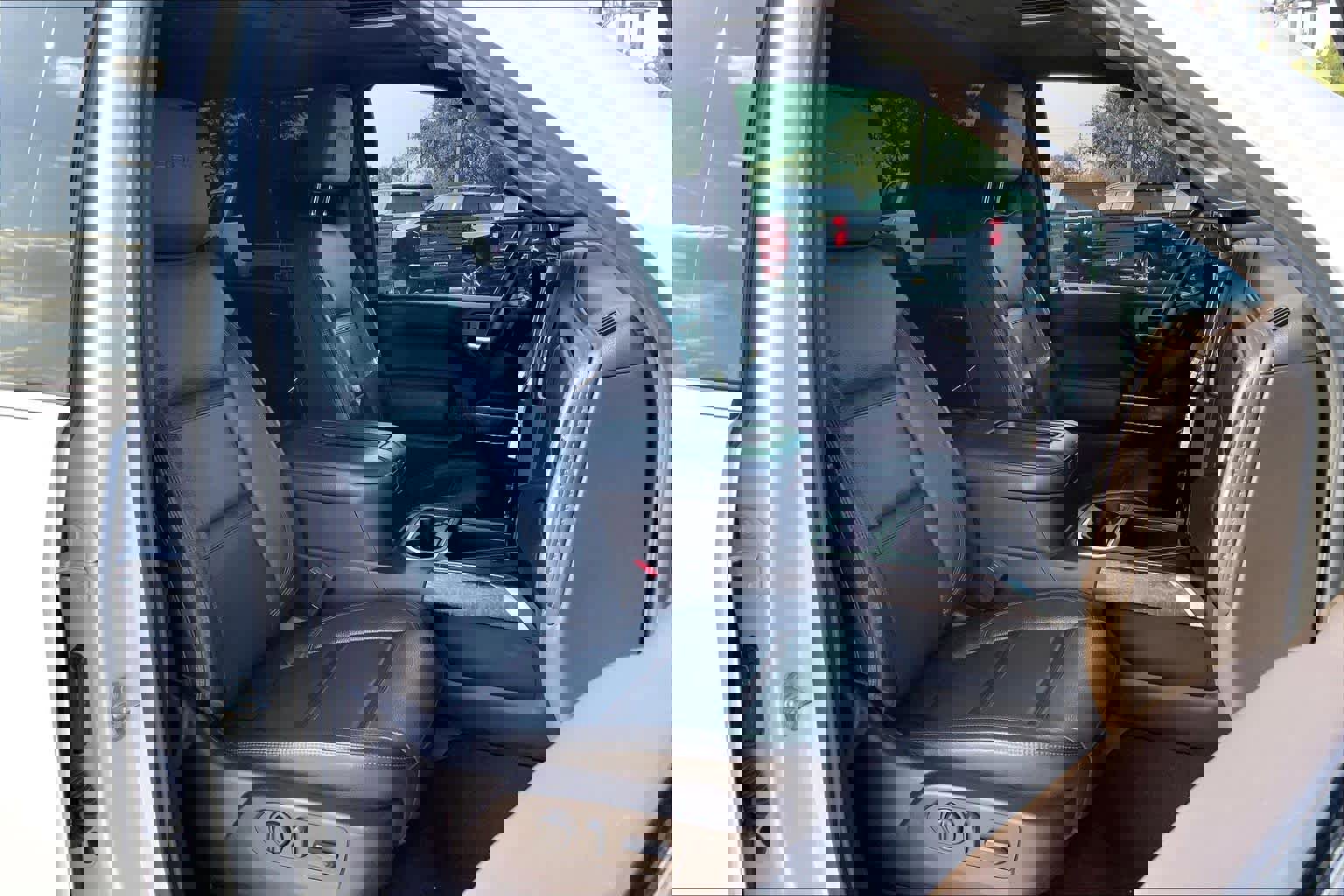 Used 2020 GMC Sierra 3500 Denali w/ Denali Ultimate Package image 8