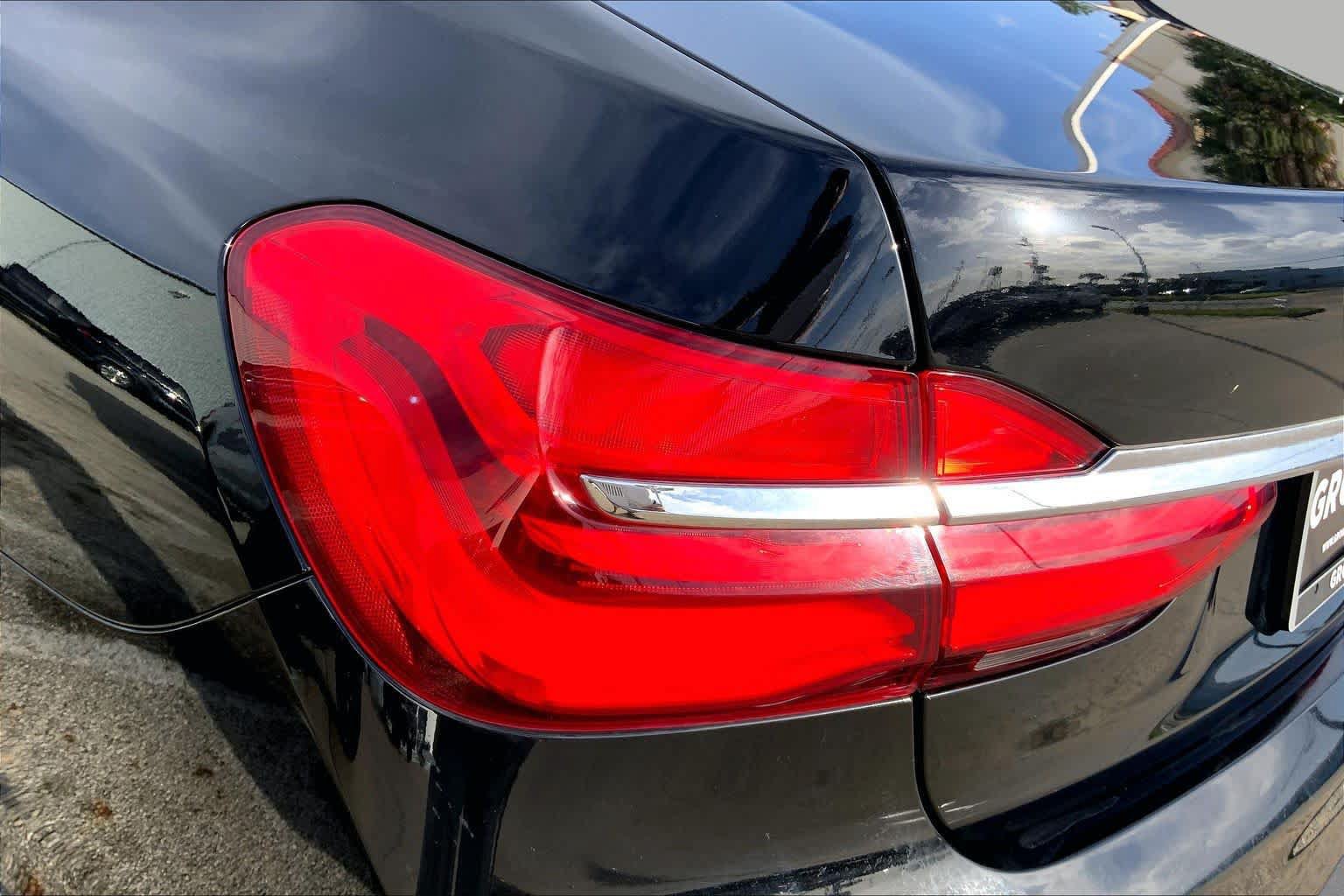 Used 2018 BMW 740i RWD image 27