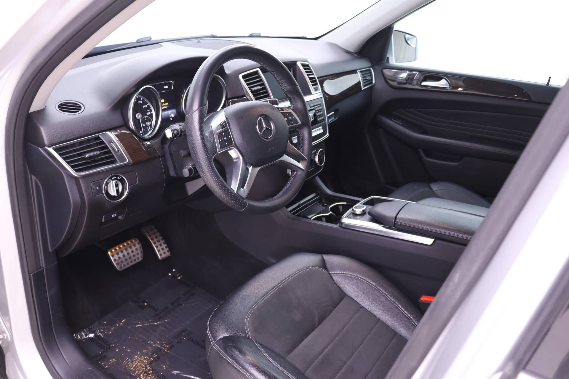 Used 2014 Mercedes-Benz ML 350 BlueTEC 4MATIC image 3