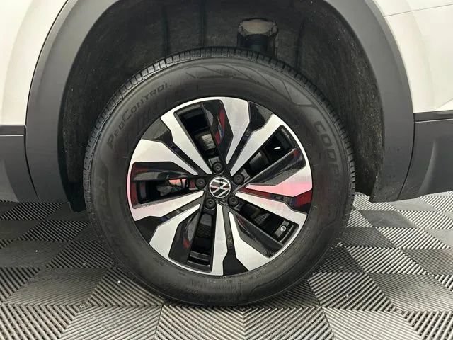 Used 2024 Volkswagen Atlas SE AWD/4WD image 26