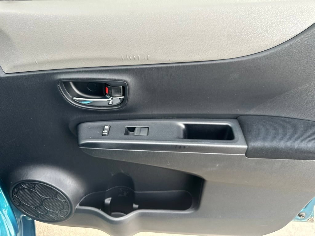 Used 2012 Toyota Yaris LE FWD image 30