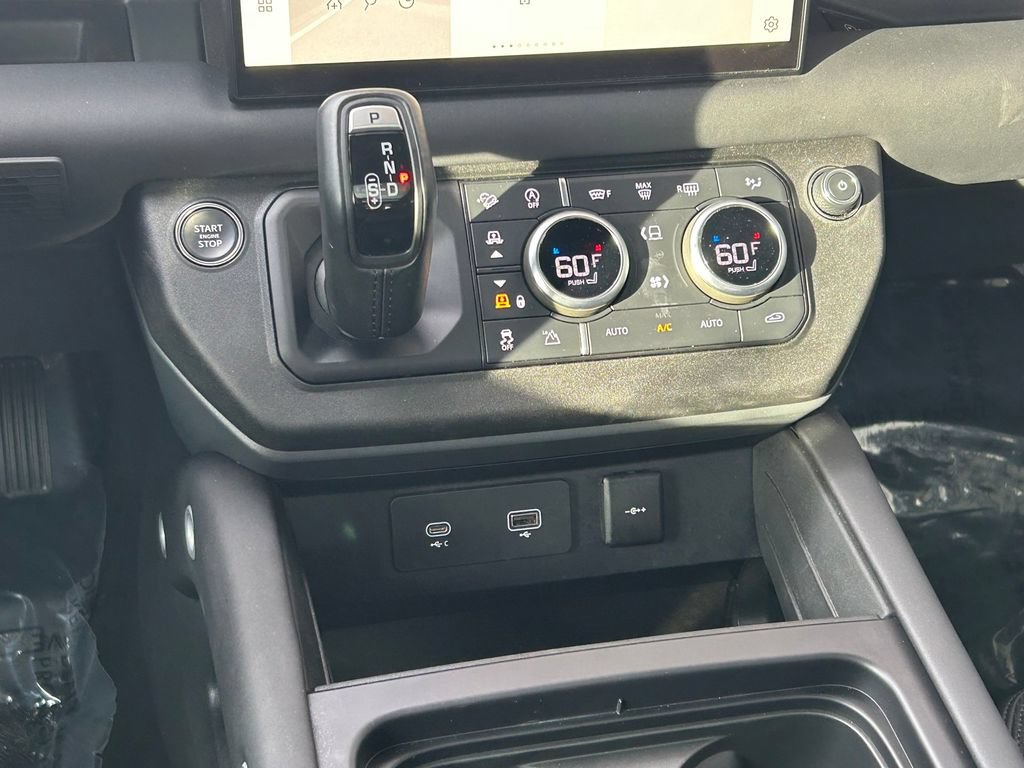Used 2024 Land Rover Defender 130 X-Dynamic SE AWD/4WD image 22