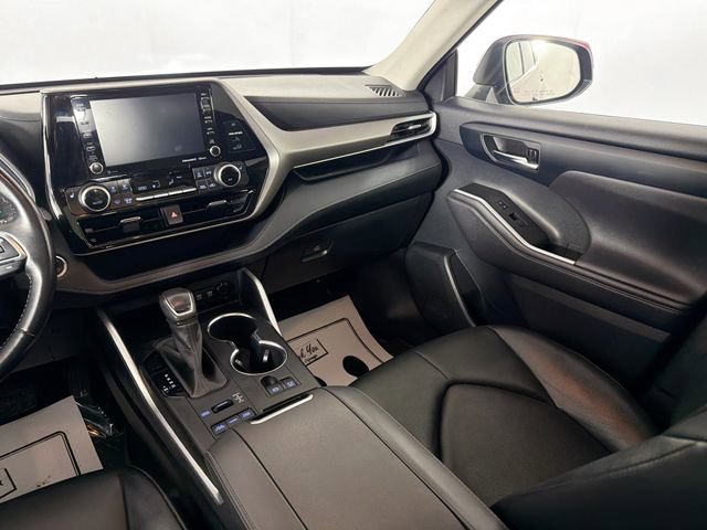 Used 2020 Toyota Highlander XLE image 22