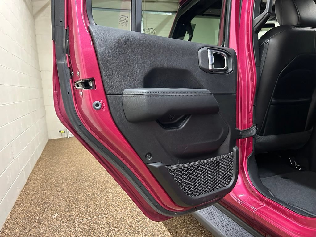 Used 2022 Jeep Wrangler Unlimited Sahara AWD/4WD image 14