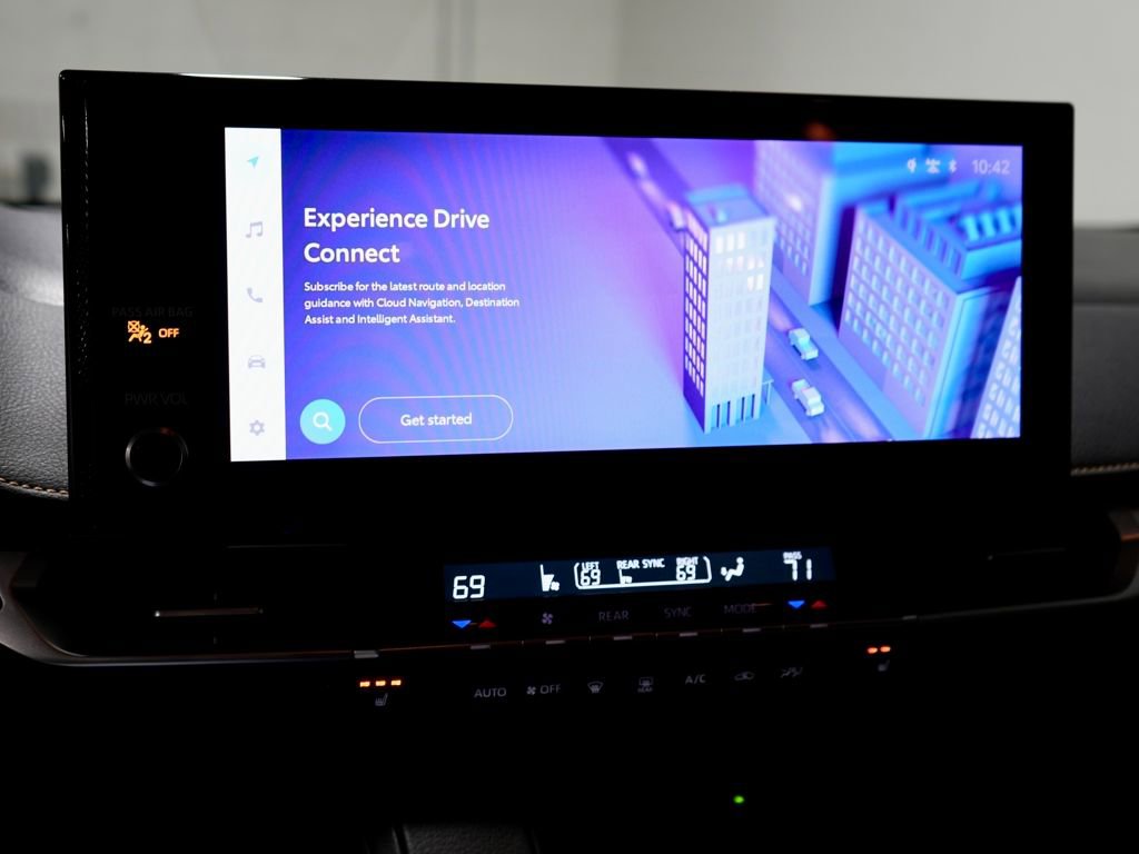 Used 2025 Toyota Sienna XLE Woodland Edition image 4