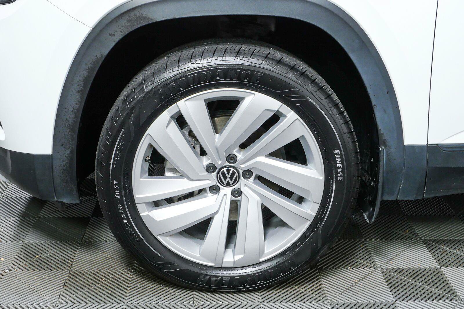 Certified 2023 Volkswagen Atlas Cross Sport SE AWD/4WD image 6