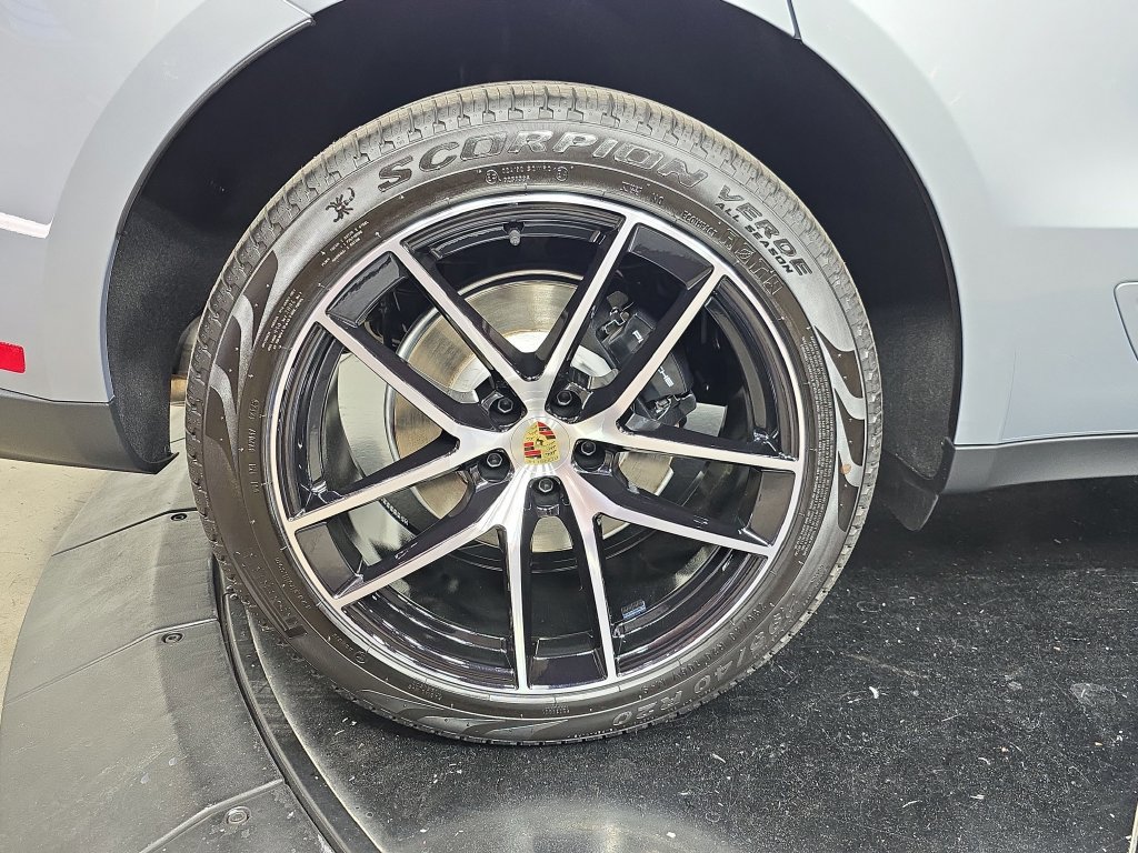 Certified 2026 Porsche Macan AWD/4WD image 29