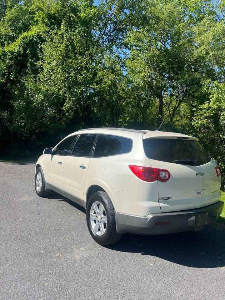 Used 2012 Chevrolet Traverse LT FWD image 3
