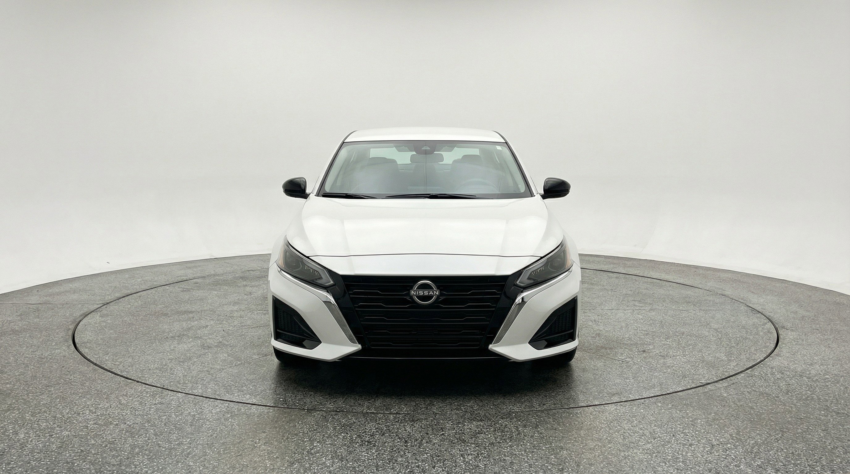 Used 2025 Nissan Altima 2.5 SV image 2