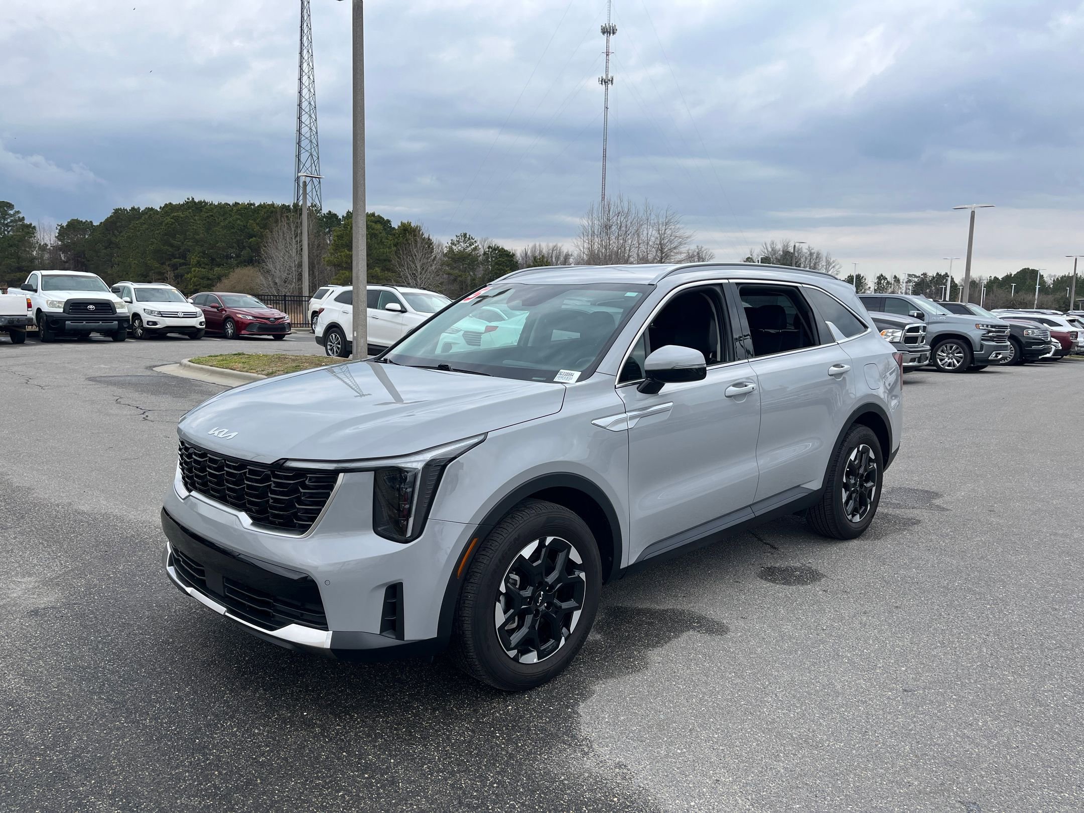 Used 2025 Kia Sorento S image 13