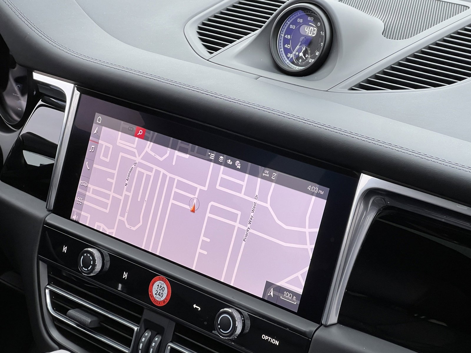 Certified 2025 Porsche Macan Turbo image 34