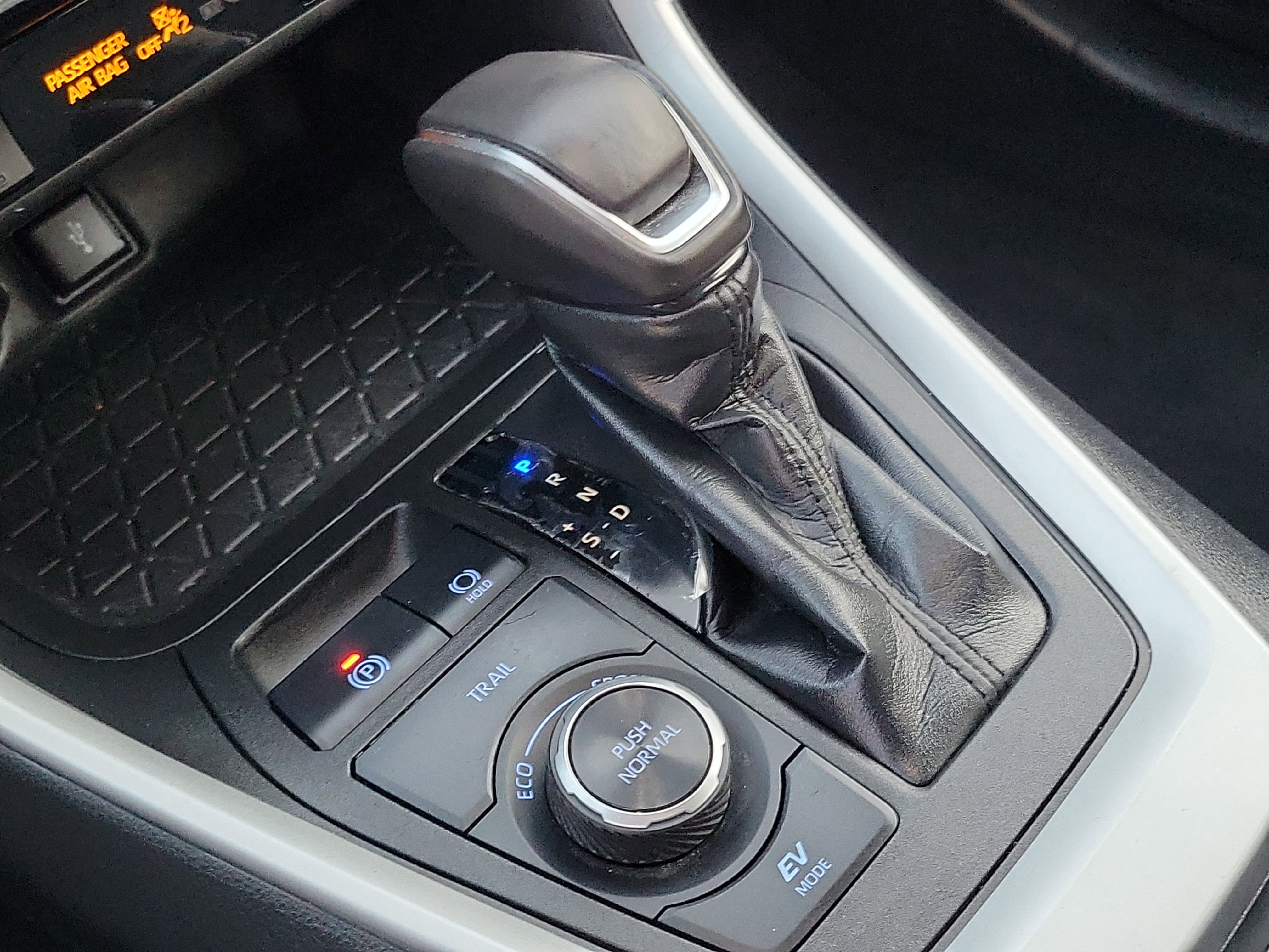 Used 2021 Toyota RAV4 XLE Premium image 13