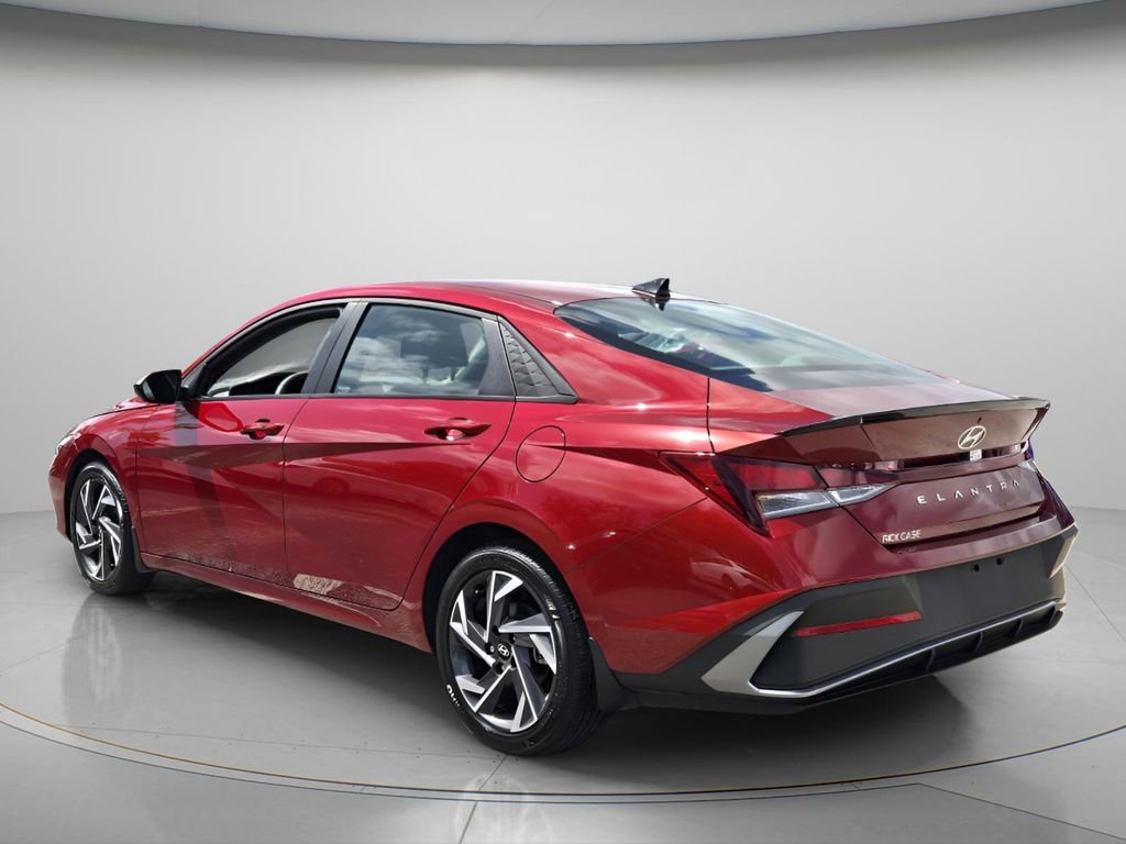 Certified 2025 Hyundai Elantra Sport image 7