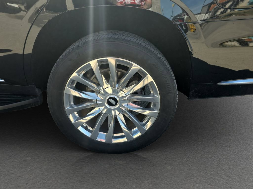 Used 2023 Cadillac Escalade Premium Luxury image 5