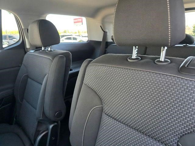 Certified 2023 GMC Acadia SLE image 13