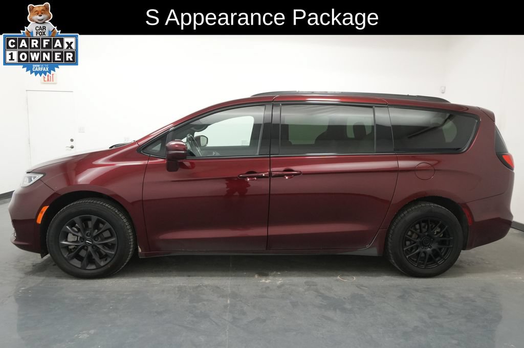 Used 2021 Chrysler Pacifica Touring-L w/ Uconnect Theater Family Group AWD/4WD image 4