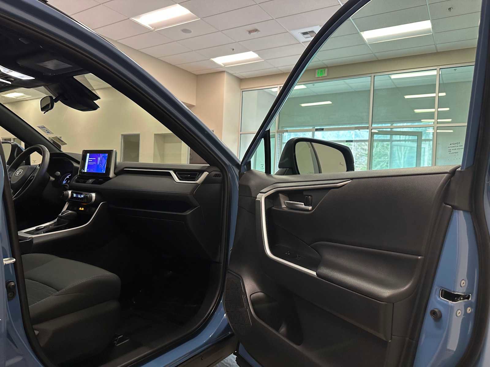 Certified 2023 Toyota RAV4 SE w/ Convenience Package image 29