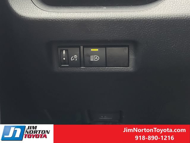 Used 2025 Toyota RAV4 XLE FWD image 22