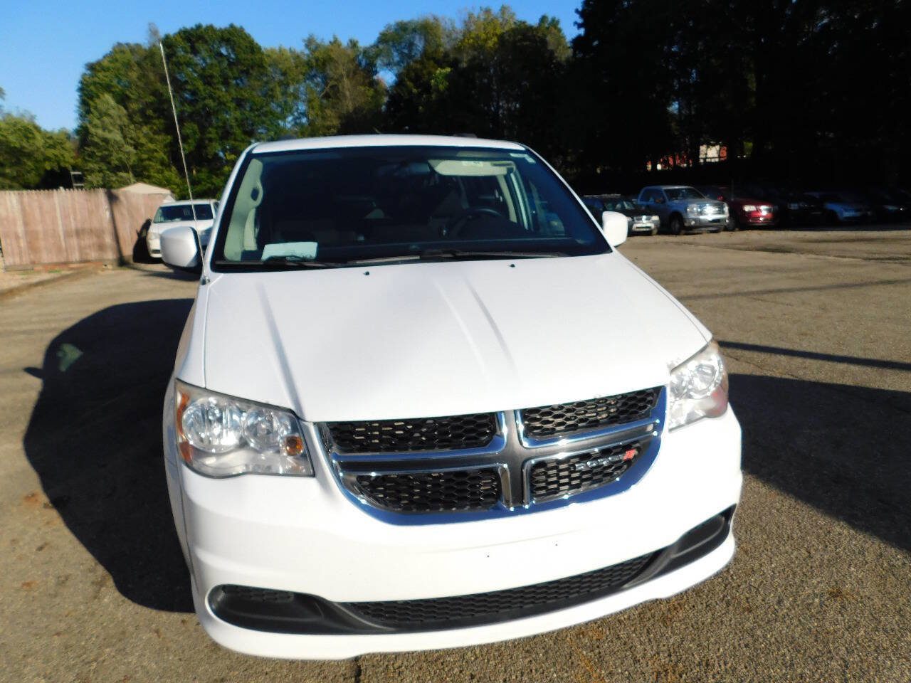 Used 2016 Dodge Grand Caravan SXT image 11