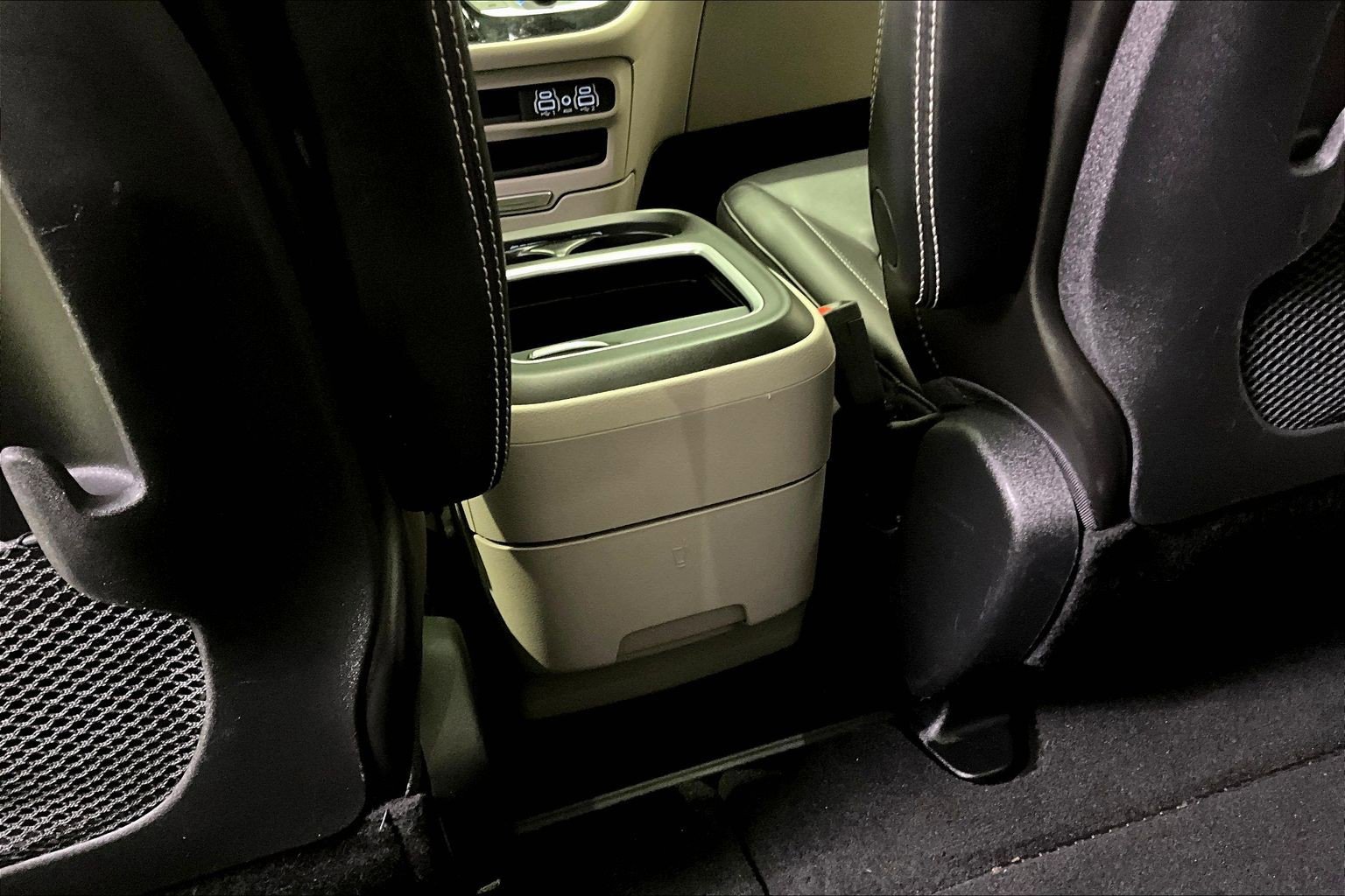 Used 2024 Chrysler Pacifica Touring-L image 10