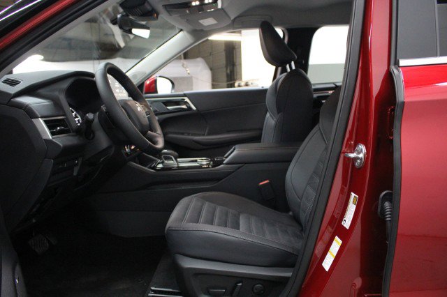 New 2026 Mitsubishi Outlander SE image 6