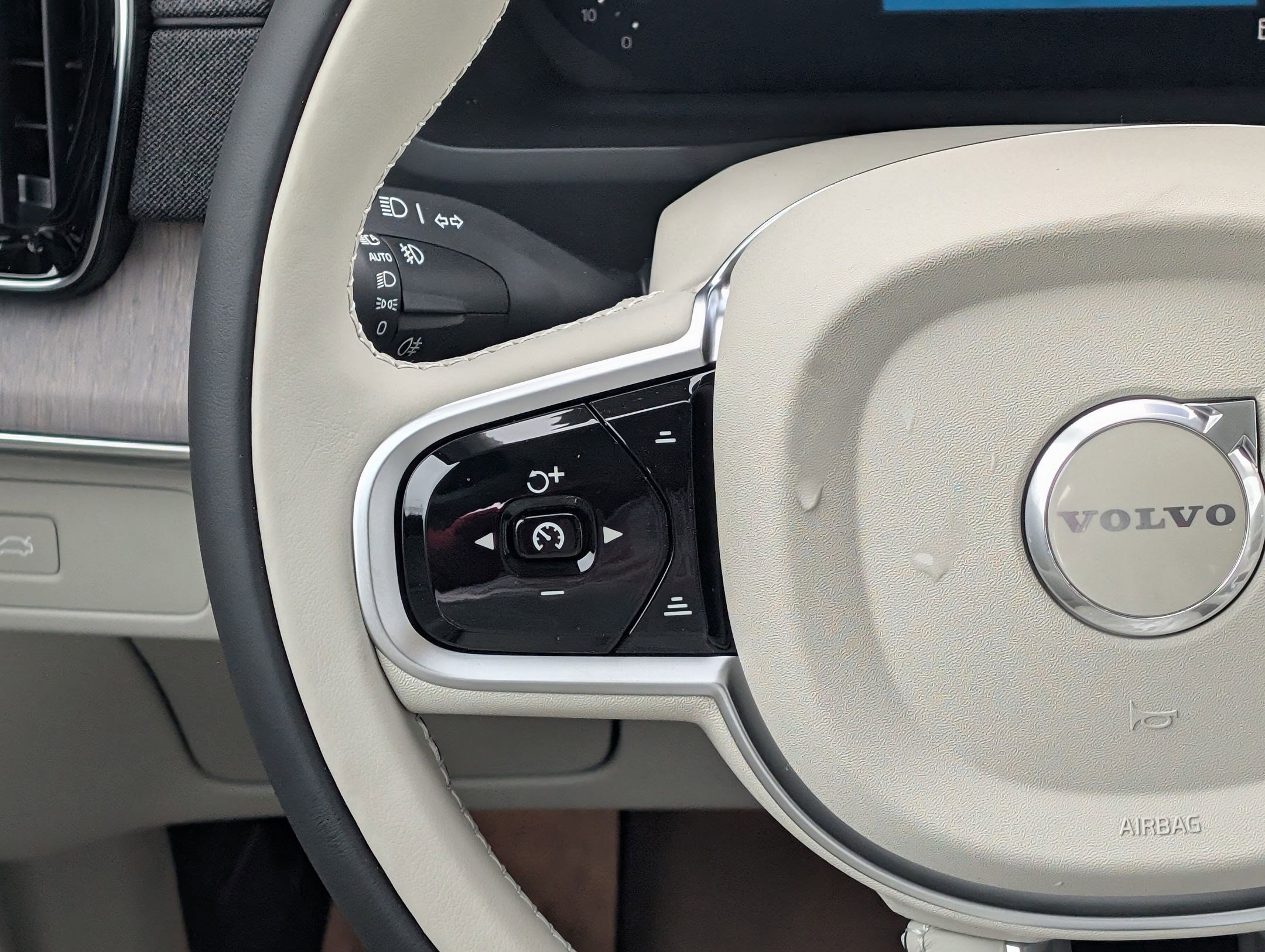 New 2026 Volvo XC90 B5 Ultra w/ Protection Package Premier image 18