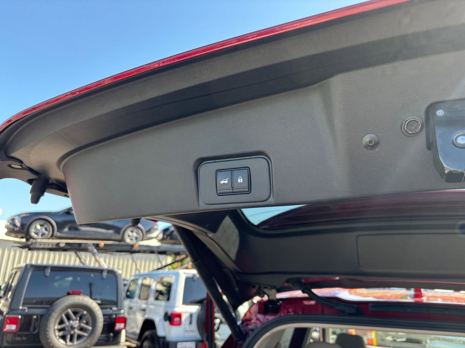 Used 2025 Nissan Rogue SV AWD/4WD image 23