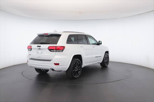 Certified 2022 Jeep Grand Cherokee Laredo X AWD/4WD image 30
