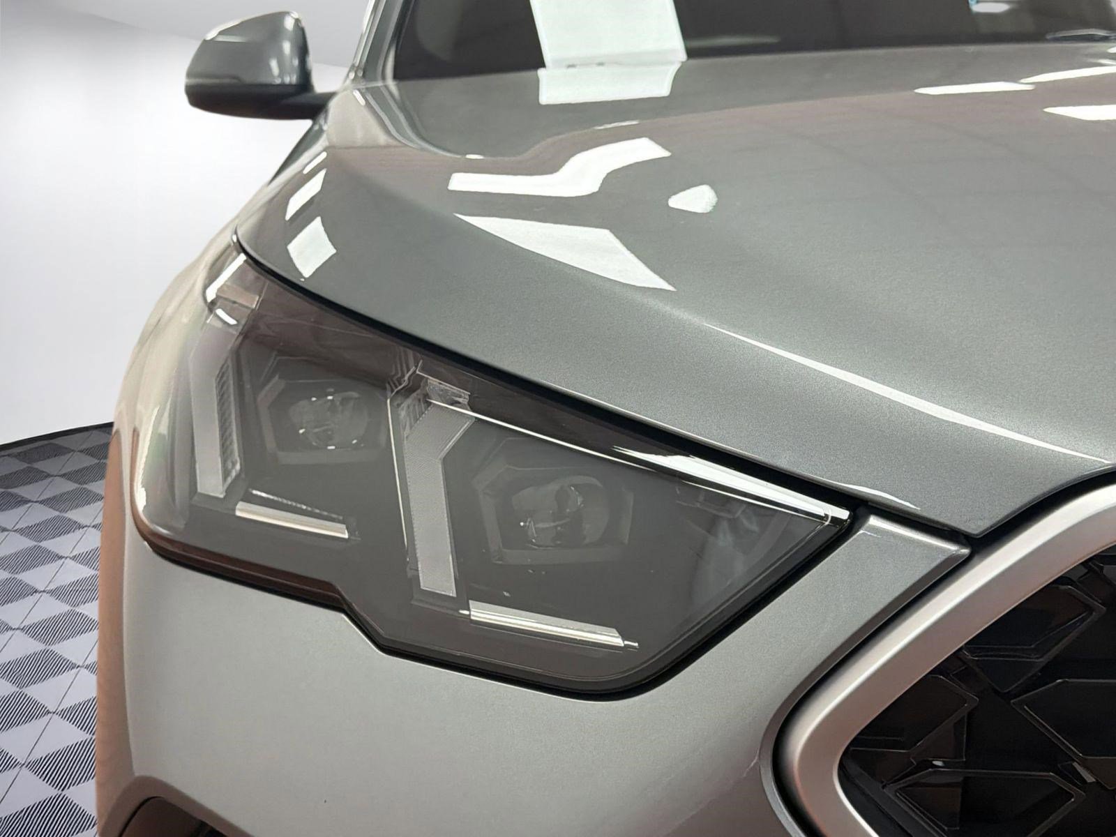 Certified 2025 BMW X2 xDrive28i w/ Technology Package image 10