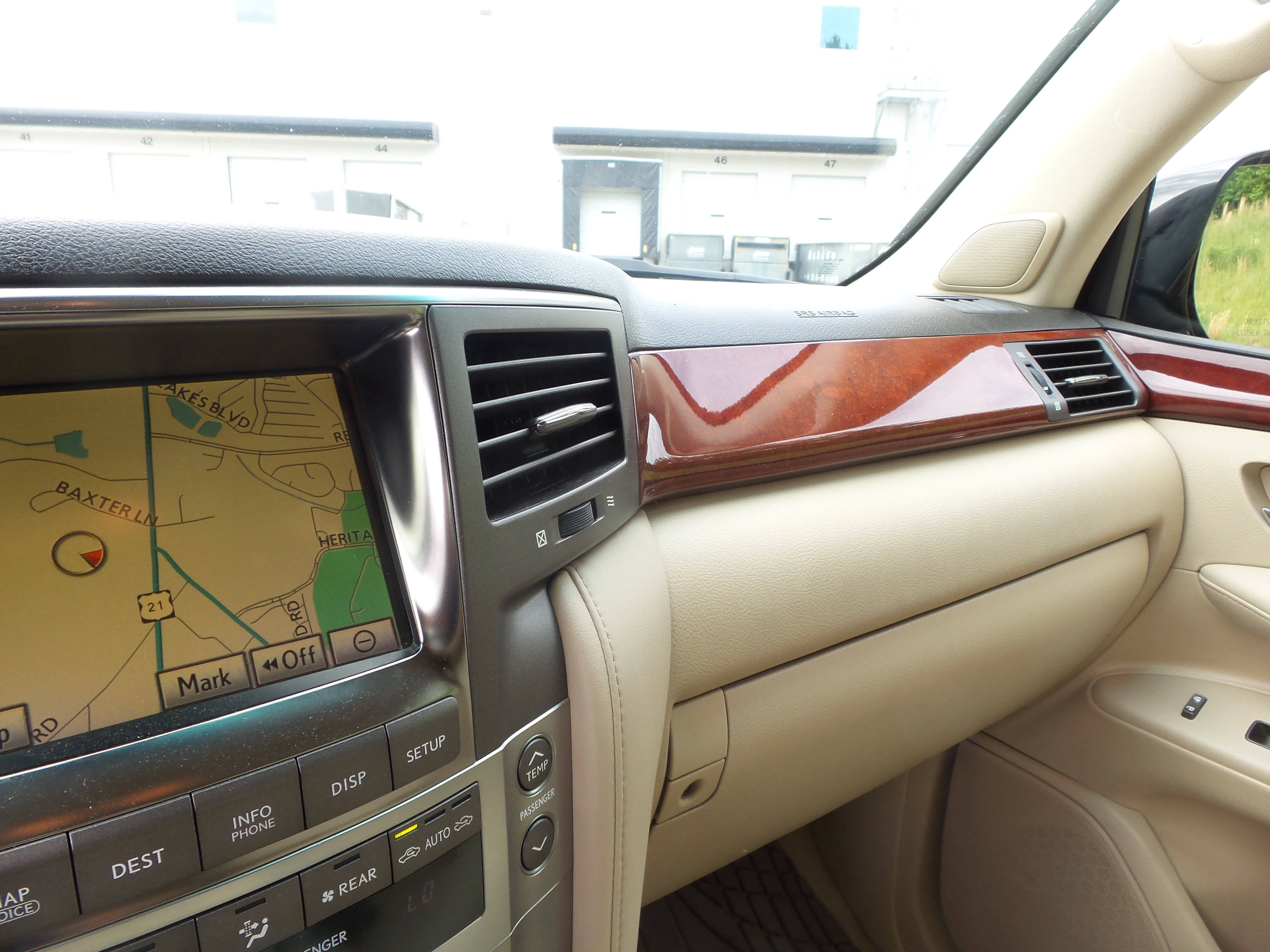Used 2011 Lexus LX 570 4WD image 26