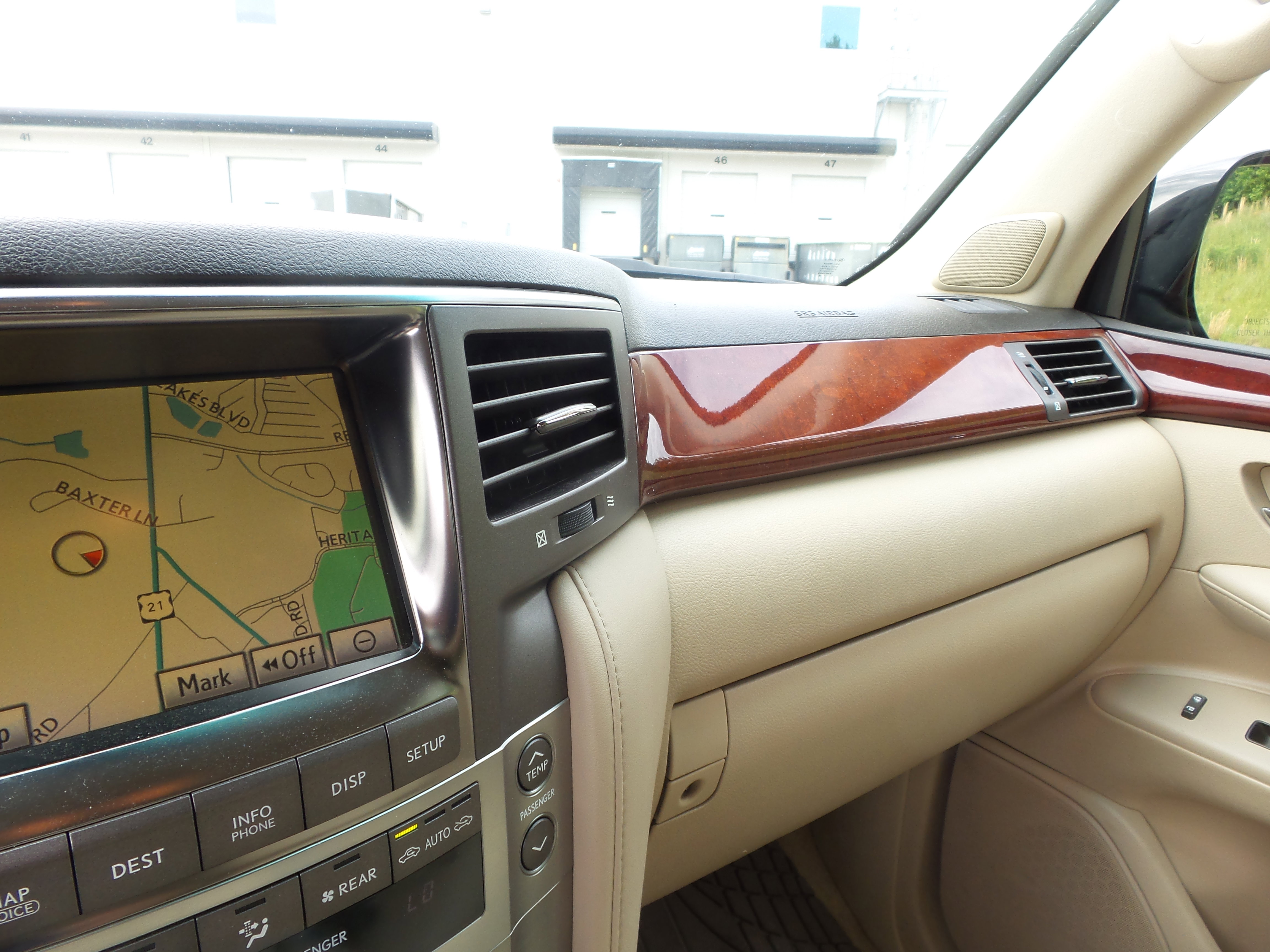 Used 2011 Lexus LX 570 4WD image 26