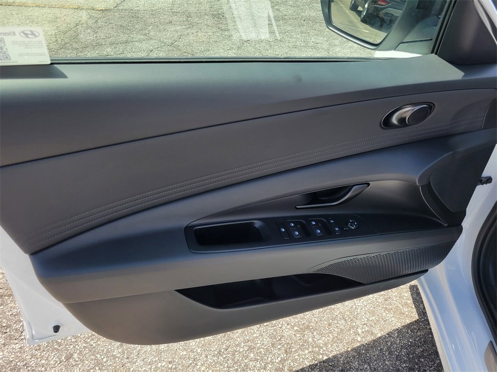 Used 2025 Hyundai Elantra Sport image 5