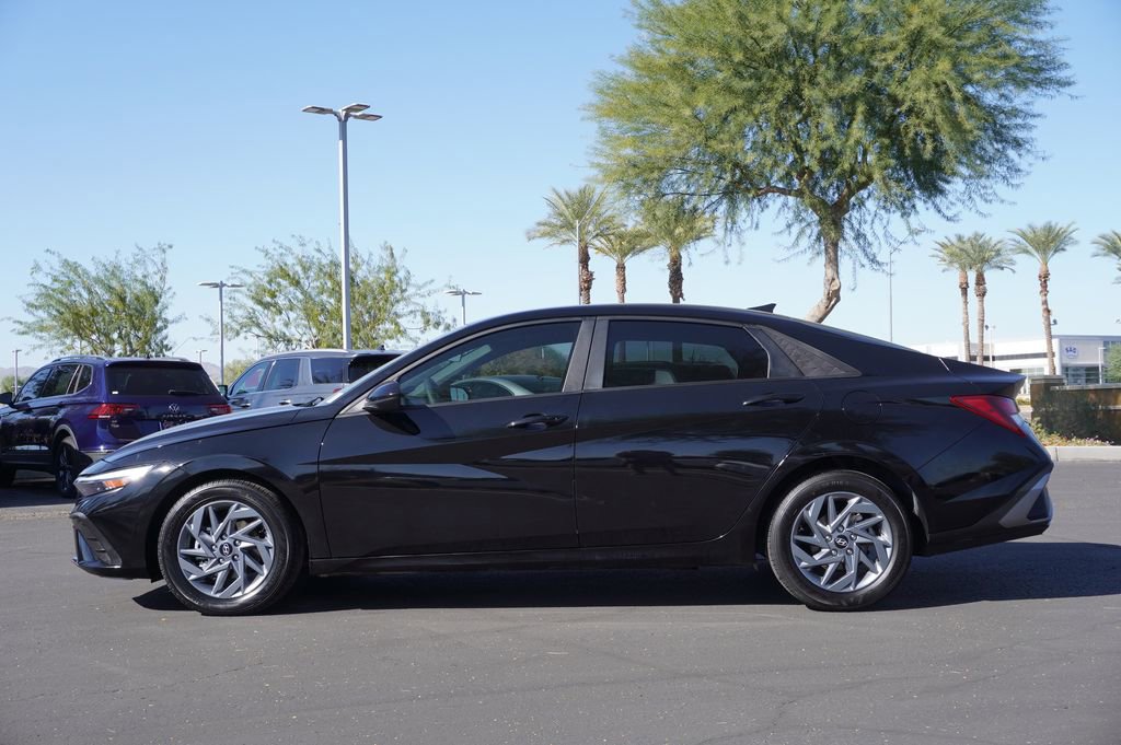 Used 2024 Hyundai Elantra SEL image 2