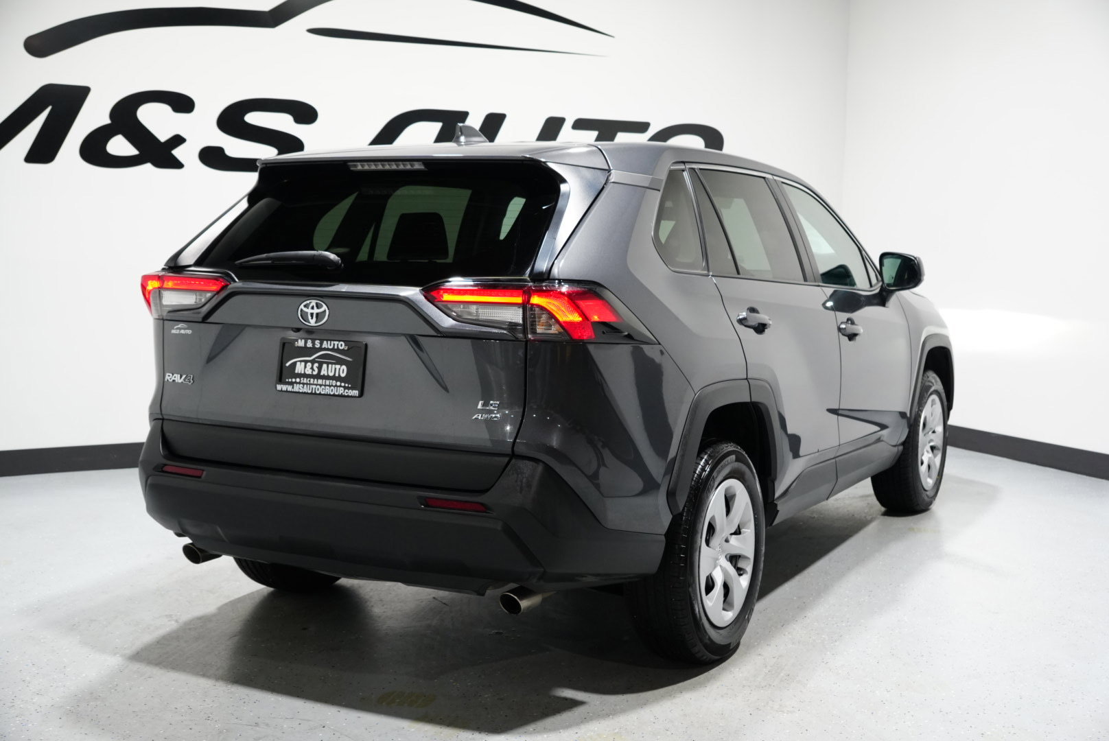 Used 2024 Toyota RAV4 LE image 8