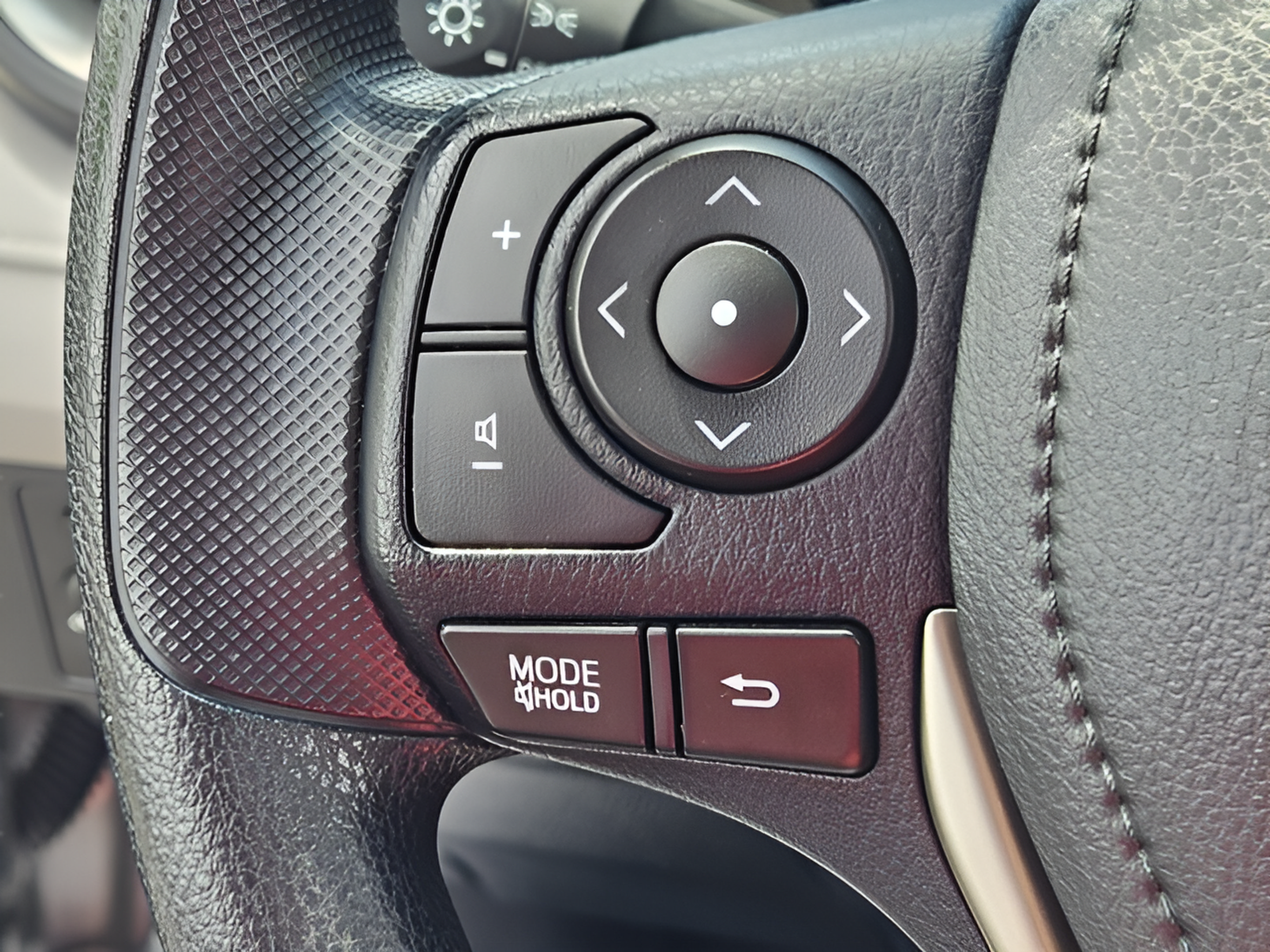 Used 2015 Toyota RAV4 LE FWD image 22