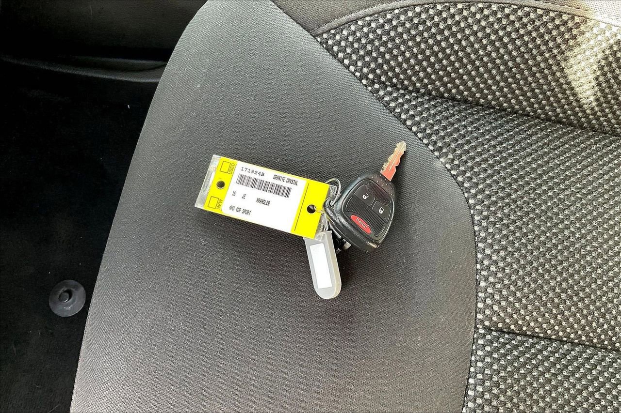 Certified 2016 Jeep Wrangler Unlimited Sport image 29